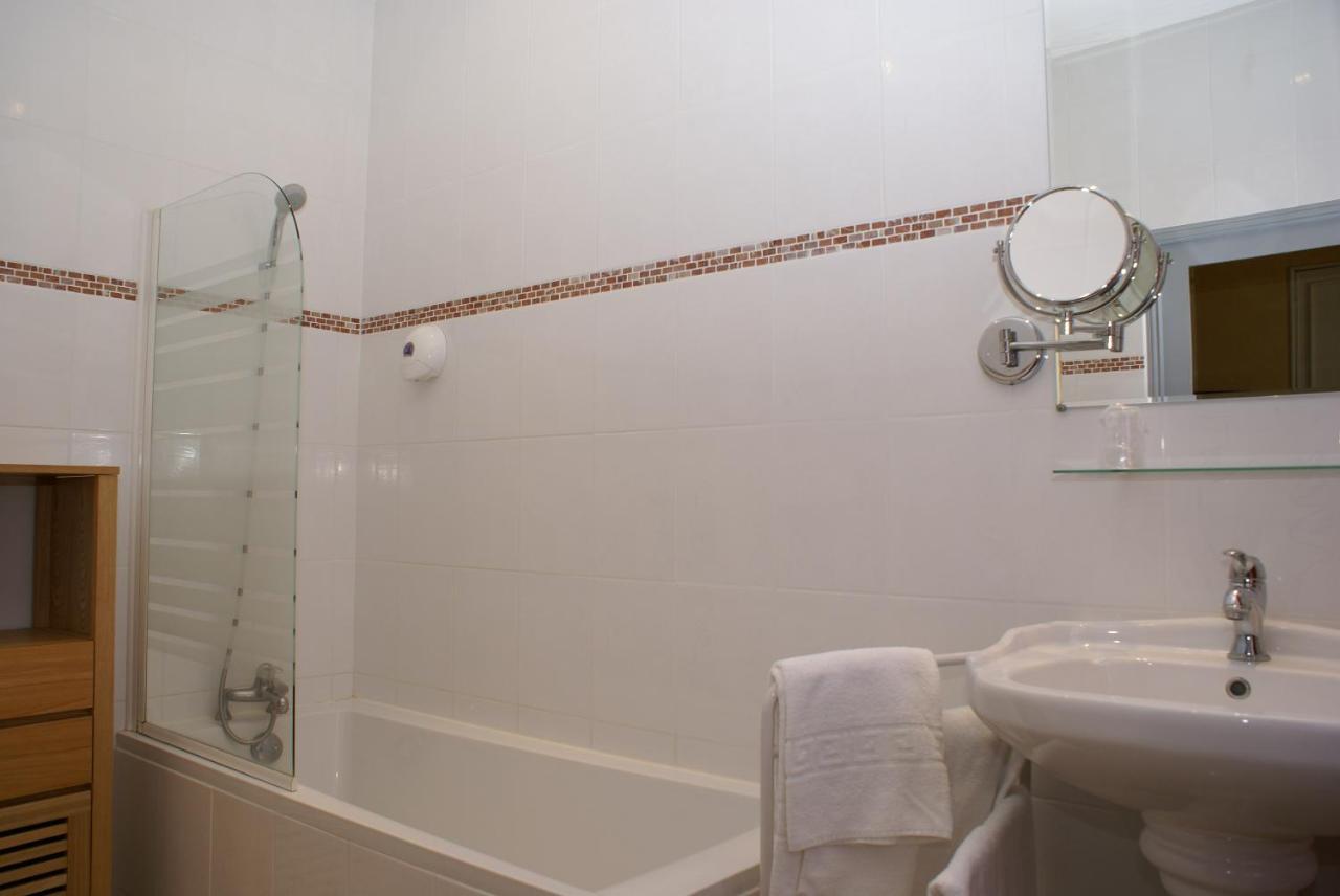 Hostellerie Du Chateau De L'Isle La Croix-en-Touraine Ngoại thất bức ảnh